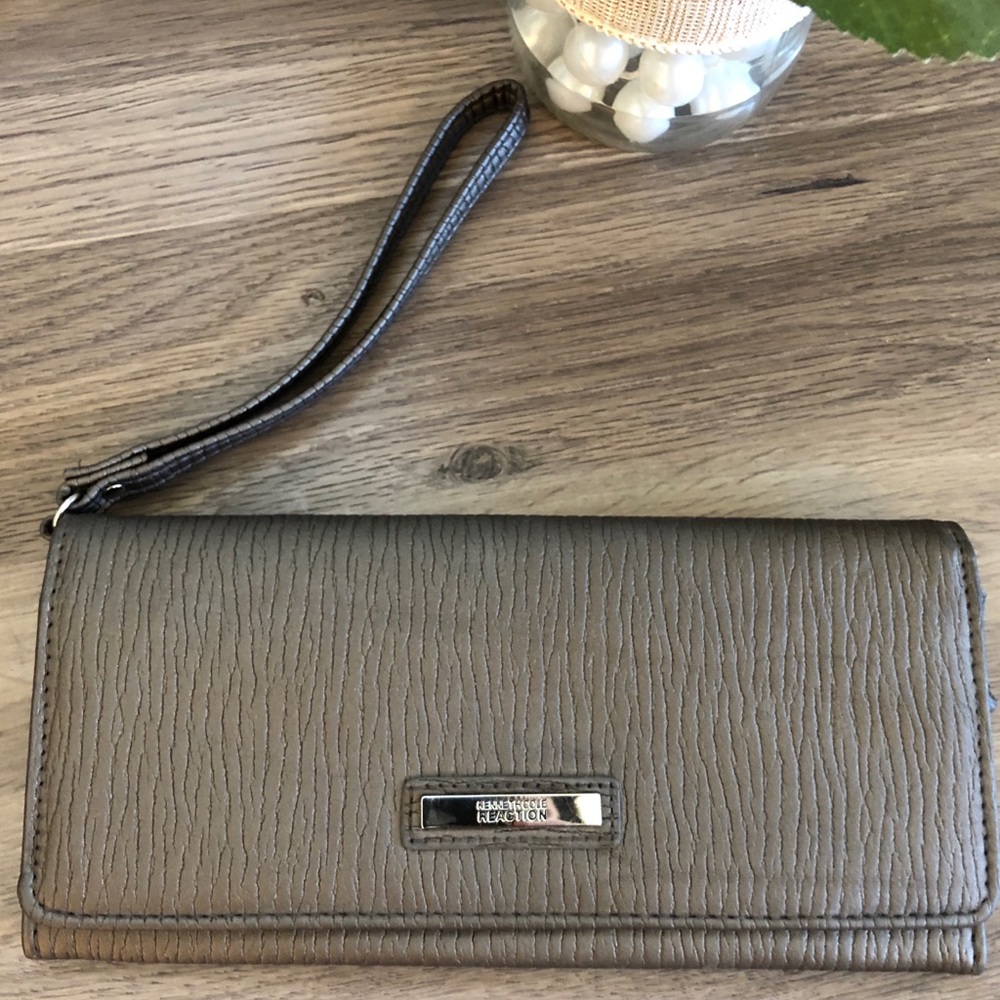 KENNETH COLE REACTION Clutch Wallet